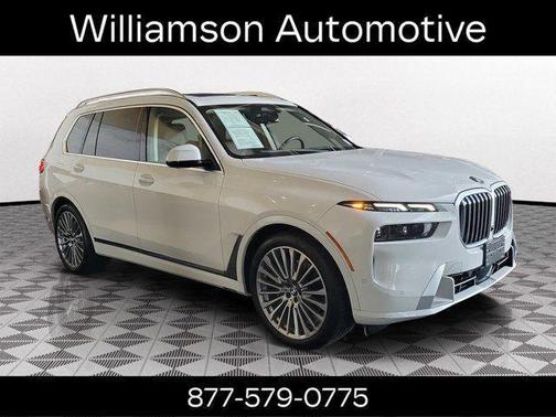 White 2024 BMW X7 xDrive40i