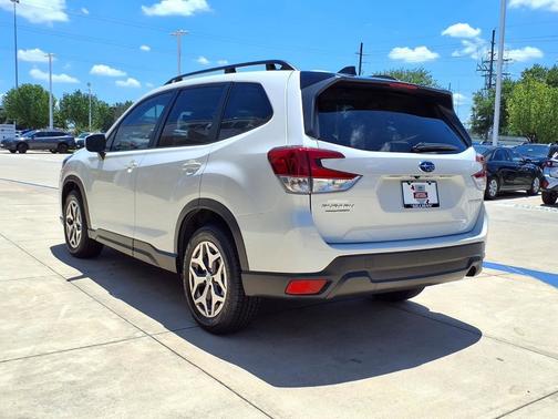 Crystal White Pearl 2024 Subaru Forester Premium