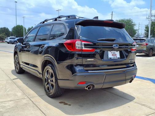 Crystal Black Silica 2024 Subaru Ascent Onyx Edition
