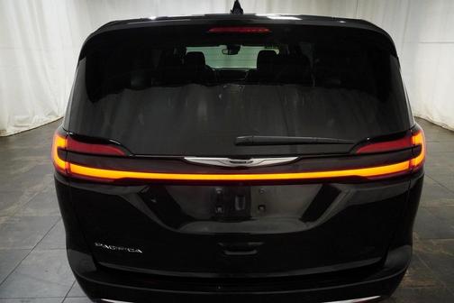 2023 Chrysler Pacifica Touring-L