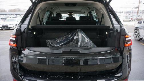 Black Sapphire Metallic 2026 BMW X7 xDrive40i