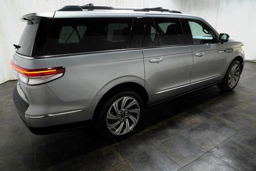 2022 Lincoln Navigator L Reserve