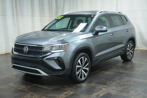 Platinum Gray Metallic 2022 Volkswagen Taos 1.5T SE