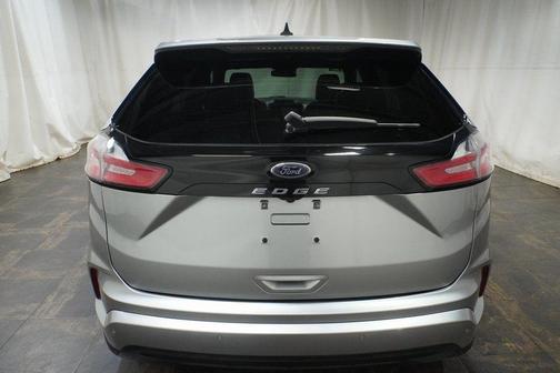 Iconic Silver Metallic 2023 Ford Edge ST Line