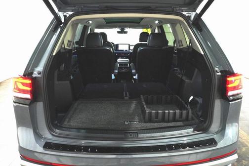 2024 Volkswagen Atlas 2.0T Peak Edition SEL