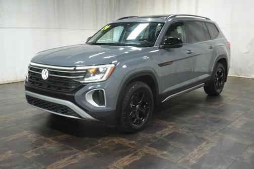 2024 Volkswagen Atlas 2.0T Peak Edition SEL