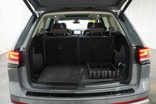 2024 Volkswagen Atlas 2.0T Peak Edition SEL
