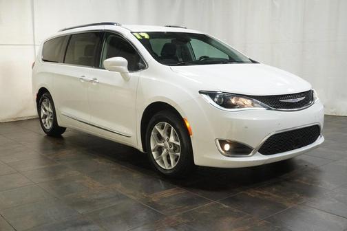 2019 Chrysler Pacifica Touring-L