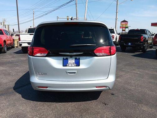 2023 Chrysler Voyager LX