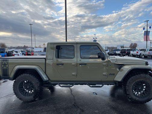 2025 Jeep Gladiator Nighthawk