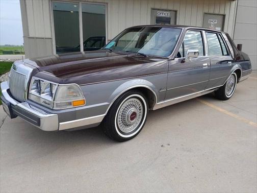 1984 Lincoln Continental Valentino 4dr Sedan
