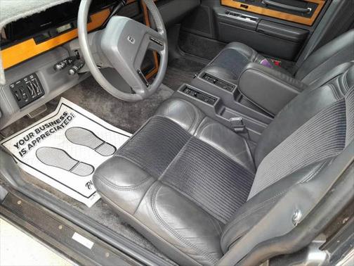 1984 Lincoln Continental Valentino 4dr Sedan