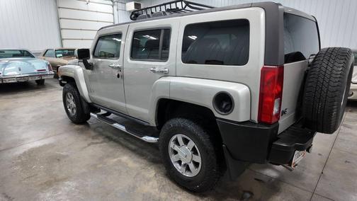 2007 Hummer H3 Base