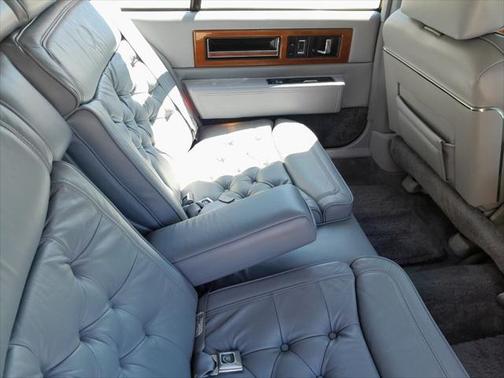 1990 Cadillac Fleetwood Base 4dr Sedan