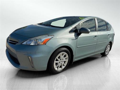 2014 Toyota Prius v Five