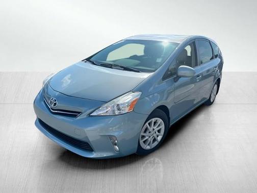 2014 Toyota Prius v Five