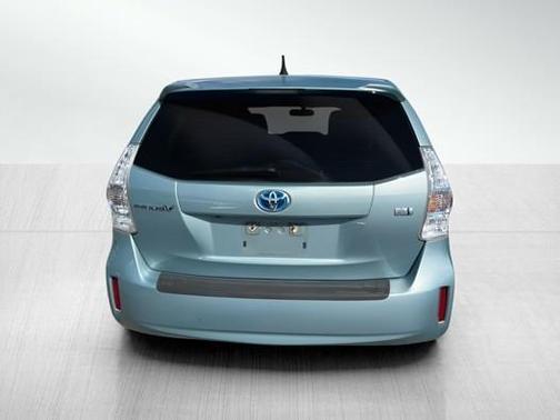 2014 Toyota Prius v Five