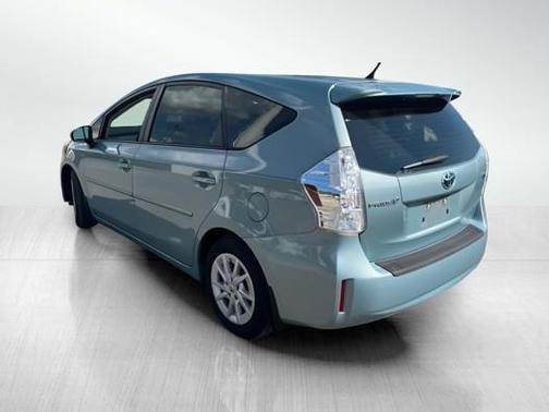 2014 Toyota Prius v Five