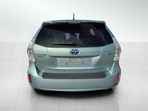 2014 Toyota Prius v Five