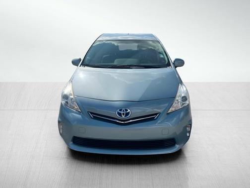 2014 Toyota Prius v Five