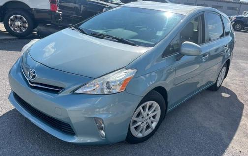 2014 Toyota Prius v Five