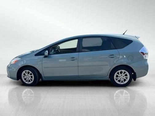 2014 Toyota Prius v Five