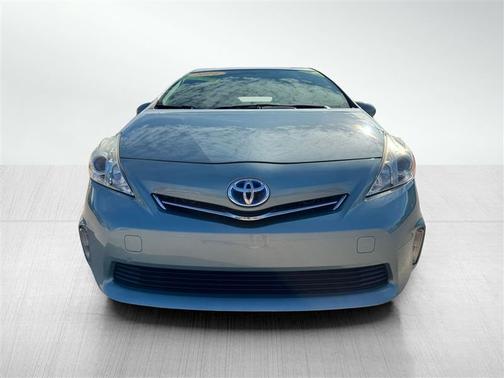 2014 Toyota Prius v Five