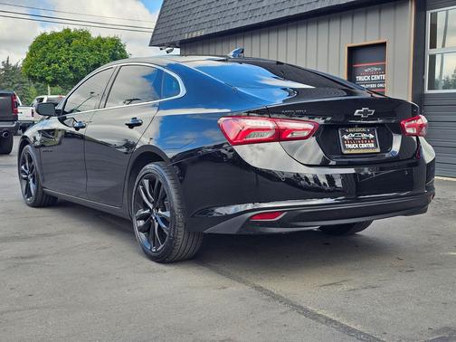 Mosaic Black Metallic 2024 Chevrolet Malibu 1LT