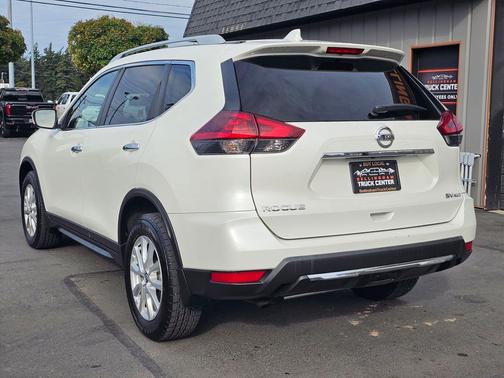 Pearl White Tricoat 2019 Nissan Rogue SV