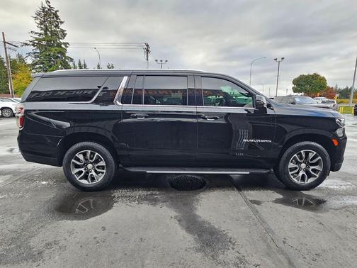 Black 2024 Chevrolet Suburban LT