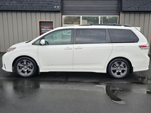 2020 Toyota Sienna SE Premium