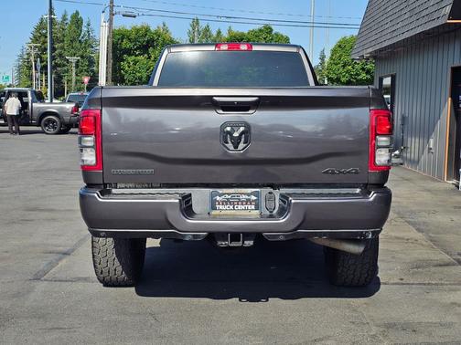 Granite Crystal Metallic Clearcoat 2019 RAM 2500 Big Horn Crew Cab 4x4 8' Box