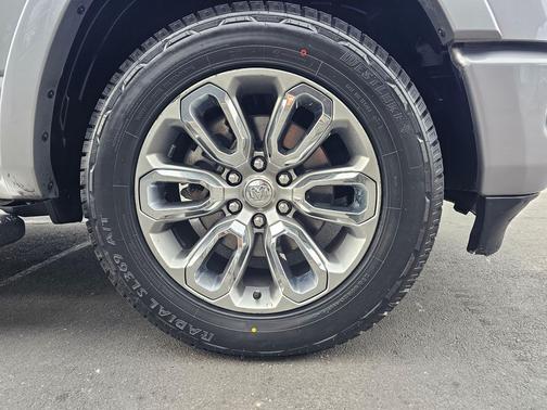 Granite Crystal Metallic Clear Coat 2022 RAM 1500 Laramie