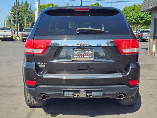 Brilliant Black Crystal Pearlcoat 2011 Jeep Grand Cherokee Overland