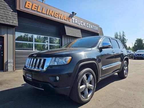 Brilliant Black Crystal Pearlcoat 2011 Jeep Grand Cherokee Overland