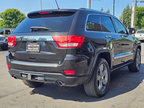 Brilliant Black Crystal Pearlcoat 2011 Jeep Grand Cherokee Overland