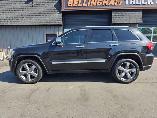Brilliant Black Crystal Pearlcoat 2011 Jeep Grand Cherokee Overland