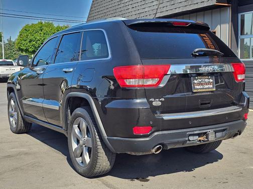 Brilliant Black Crystal Pearlcoat 2011 Jeep Grand Cherokee Overland