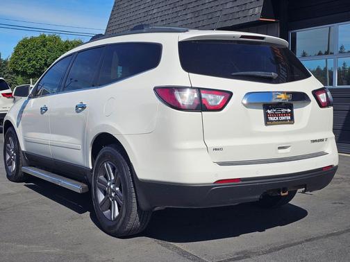 White 2015 Chevrolet Traverse 1LT