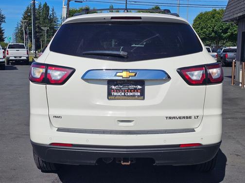 White 2015 Chevrolet Traverse 1LT