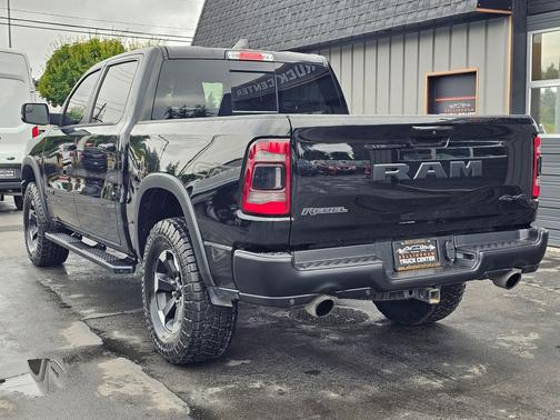 Diamond Black Crystal Pearlcoat 2022 RAM 1500 Rebel