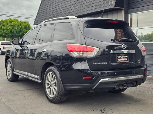 Magnetic Black 2016 Nissan Pathfinder SL