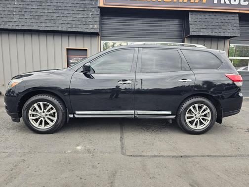 Magnetic Black 2016 Nissan Pathfinder SL