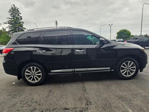 Magnetic Black 2016 Nissan Pathfinder SL