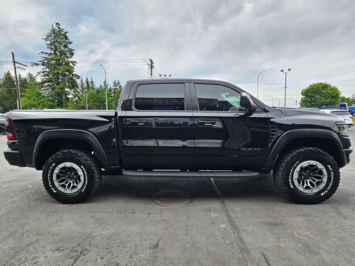 Diamond Black Crystal Pearlcoat 2022 RAM 1500 TRX