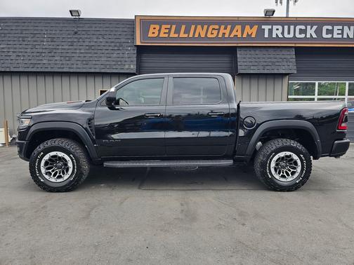 Diamond Black Crystal Pearlcoat 2022 RAM 1500 TRX