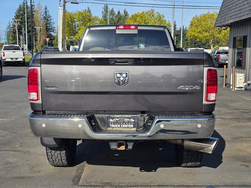 Granite Crystal Metallic Clearcoat 2018 RAM 2500 Laramie Crew Cab 4x4 8' Box