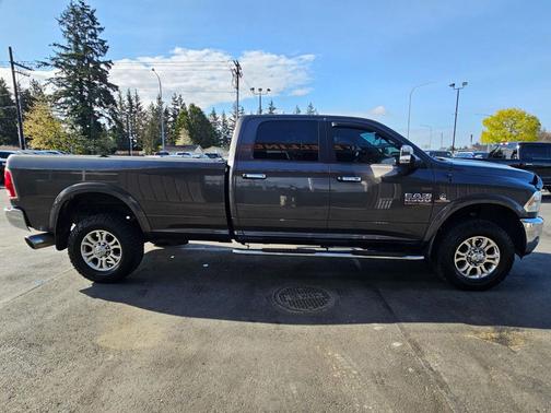 Granite Crystal Metallic Clearcoat 2018 RAM 2500 Laramie Crew Cab 4x4 8' Box
