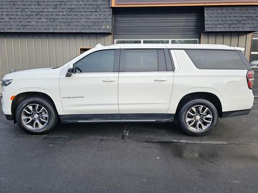 2023 Chevrolet Suburban LT