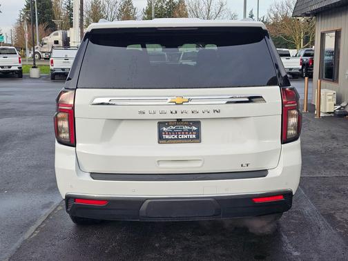 2023 Chevrolet Suburban LT